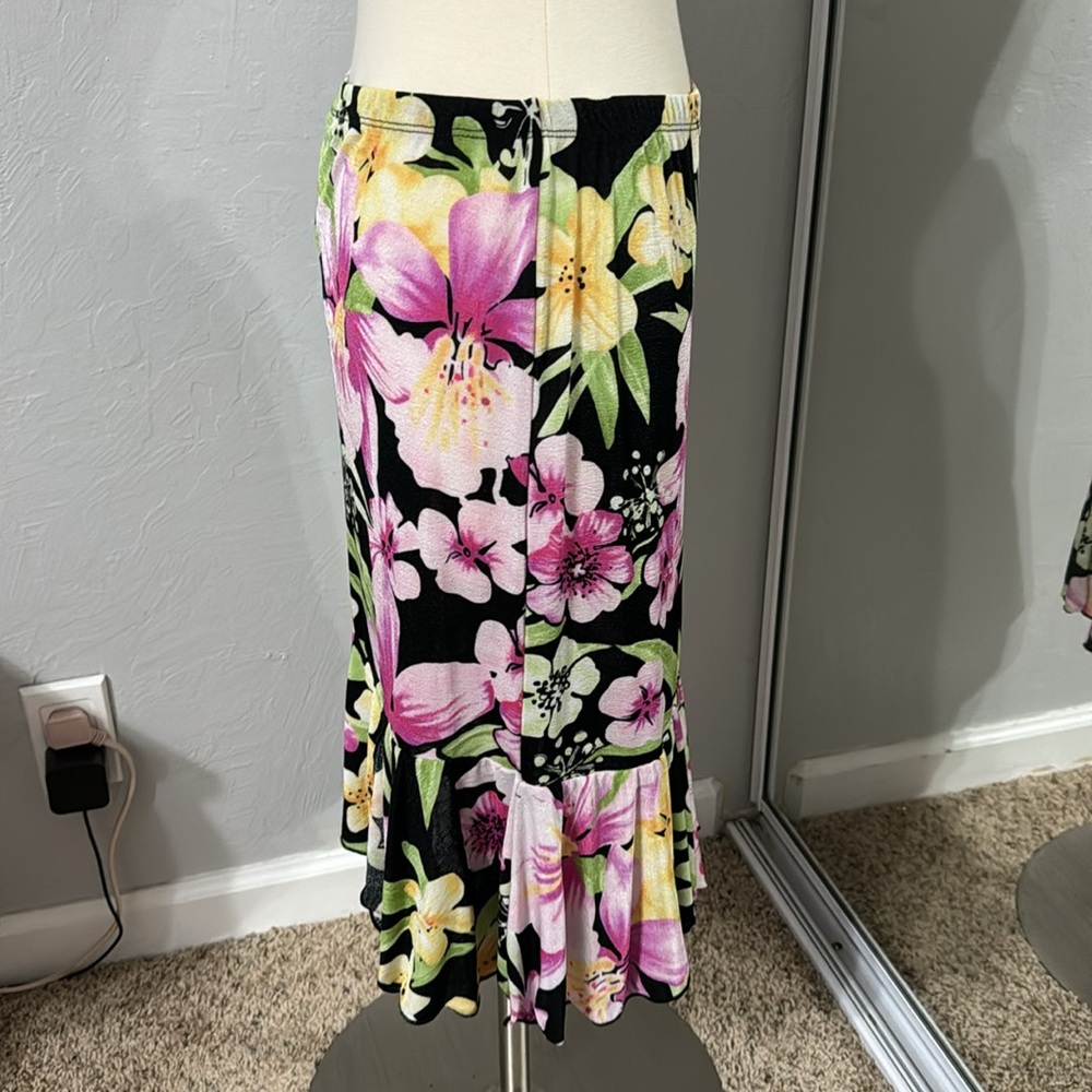 NWT Floral Skirt - Picture 4 of 5
